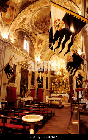 Italien, Toskana, Siena, Fahnen mit Wappen des Bezirks für den Palio Contrade von der She-wolf Stockfoto