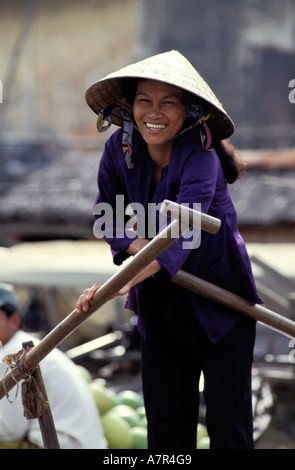 Vietnam, das Mekong-Delta, dem schwimmenden Markt von Can Tho, Frauen auf ihrem Boot Stockfoto
