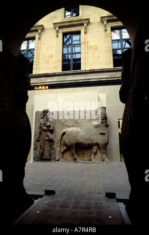 Frankreich, Paris, Louvre, assyrische Low-Reliefs in Khorsabad Hof Stier mit Flügeln Stockfoto