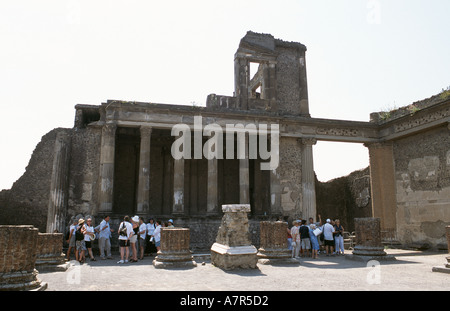 Ruinen der Basilika der Stadt von Pompeji in der Nähe von Neapel in Italien Stockfoto