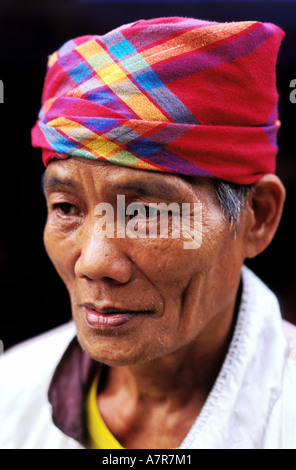 Philippinen (Filipino), Mindanao Insel Mann T'boli in der Nähe von Lake Sebu Stockfoto