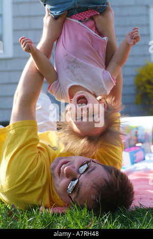 Vater und Tochter spielen Stockfoto