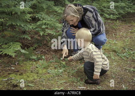 NA, USA, Washington, North Cascades. Eltern und Kind auf einer Wanderung im North Cascades (MR) Stockfoto