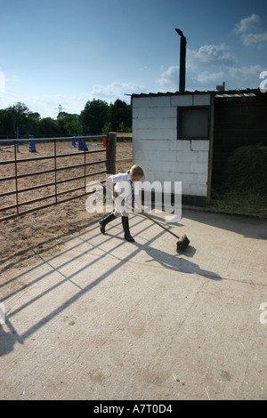 Aufräumarbeiten nach einem Pony-Club-Gymkhana Stockfoto