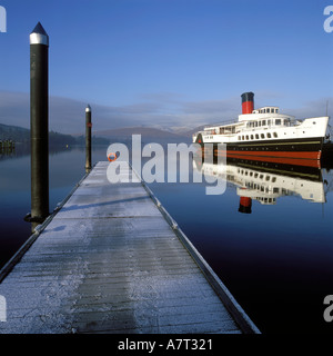 MAGD DES SEES AM UFER LOMOND LOCH LOMOND IM WINTER Stockfoto