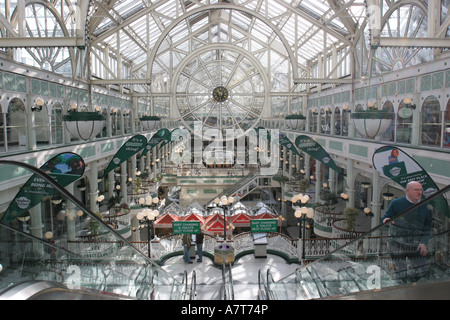 Innenräume der Shopping-mall Stockfoto