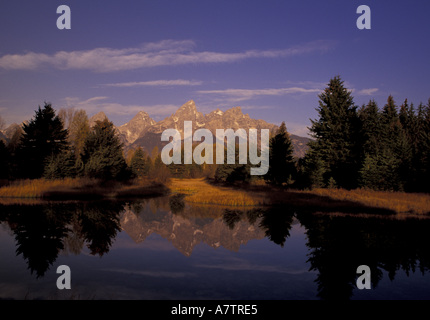 NA, USA, Wyoming, Grand Teton National Park. Grand Teton Range und Reflexion von Schwabacher Landing Stockfoto