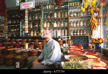 Porträt der Ladenbesitzer in Geschäft, Mugla, Türkei Stockfoto