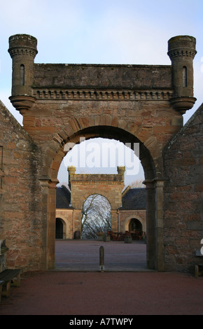 Torbogen am Culzean Castle Estate South Ayrshire, Schottland Februar 2007 Stockfoto