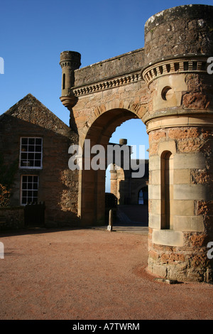 Torbogen am Culzean Castle Estate South Ayrshire, Schottland Februar 2007 Stockfoto