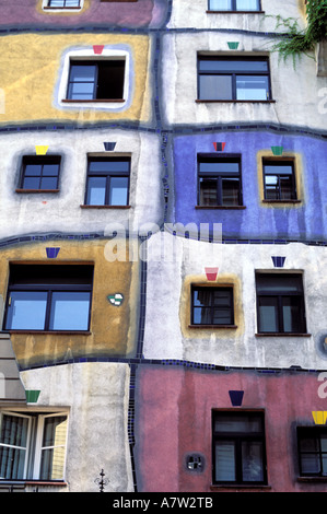 Österreich, Wien, bunten Vorderseite des Hundertwasser-Haus Stockfoto