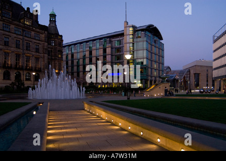 Peace Gardens Rathaus bei Nacht Sheffield UK Stockfoto