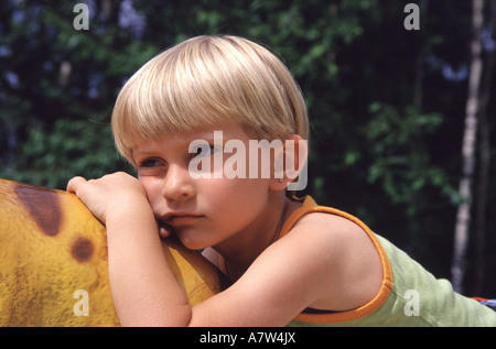 Gelangweilt Kind träumen Stockfoto