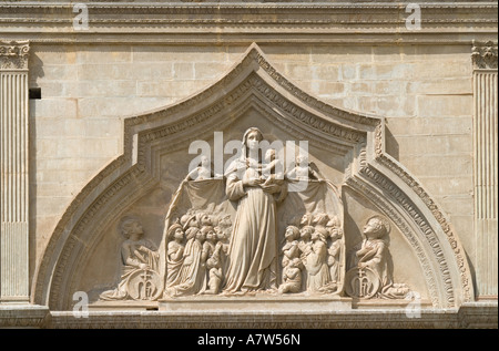 Arezzo, Toskana, Italien. Detail über Tür der Palazzo della Fraternita dei Laici in Piazza Grande (Main Altstädter Ring) Stockfoto