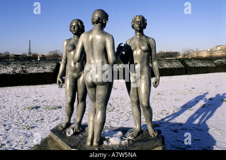 Frankreich, Paris, Maillol Statuen im Louvre Garten im winter Stockfoto