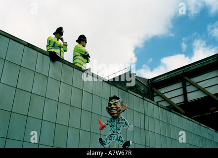 Abbildung von Tony Blair während einer Anti-Kriegs-Demonstration in 2003 im Zentrum von London statt. Stockfoto