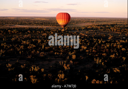 Australien, Northern Territory, Ballonfahrt über die Wüste (Luftbild) Stockfoto
