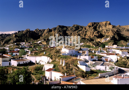 Spanien, Andalusien, Guadix, wunderschöne Aussicht auf das Dorf und Bezirk entfernt («Barrio de Las Cuevas») Stockfoto