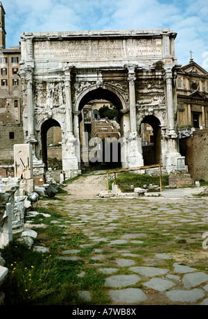 Geographie/Reise, Italien, Rom, Forum Romanum, Septimius Severus, Triumphbogen, Kaiser, architekturhistorisch, historisch, alt, Säulen, Vespasian-Tempel, alte Welt, Stockfoto