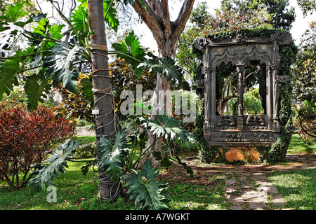 Fensterrahmen des 16 Jahrhunderts von Basalt im Manuelinic Stil, Quinta Das Cruzes, Funchal, Madeira, Portugal Stockfoto