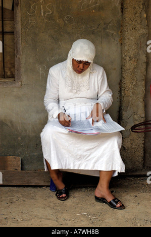 Indonesien Sumatra Banda Aceh Nusa Post Tsunami Dorf Krankenschwester Stockfoto