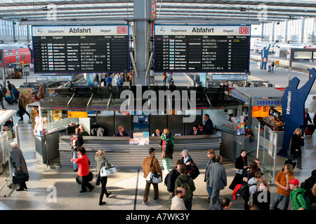 Infostand am Hauptbahnhof in München, Upper Bavaria, Bavaria, Germany Stockfoto