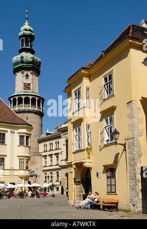 City Square Feind ter mit Feuerturm, historischen alten Stadt von Sopron, Ungarn Stockfoto