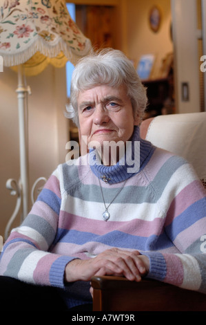 GEMEINDESTEUER DEMONSTRANT SYLVIA HARDY AUS EXETER UK FEB 2007 Stockfoto