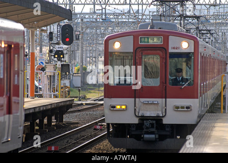 Nahverkehrszug, Goido Station auf der Kintetsu Linie Nara Präfektur Japan einziehen Stockfoto