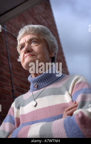 GEMEINDESTEUER DEMONSTRANT SYLVIA HARDY AUS EXETER UK FEB 2007 Stockfoto