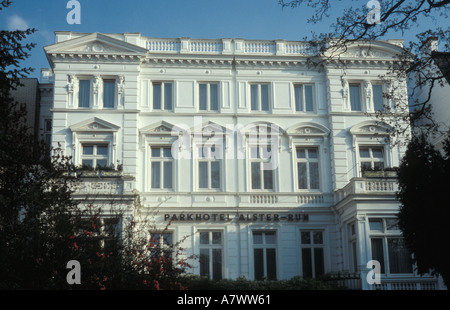 Typisches Stadthaus, Villa (ehemaliges Hotel Alster Ruh) am Langen Zug in Uhlenhorst, Hamburg, Deutschland Stockfoto