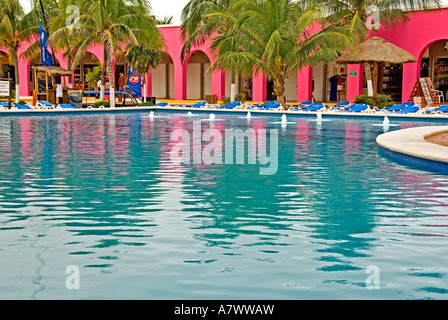 Puerto Costa Maya Mexiko Einkaufszentrum Schwimmbad Stockfoto