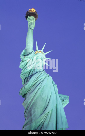 Vereinigte Staaten, New York, niedrigen Winkel Schuss der Statue of Liberty Stockfoto
