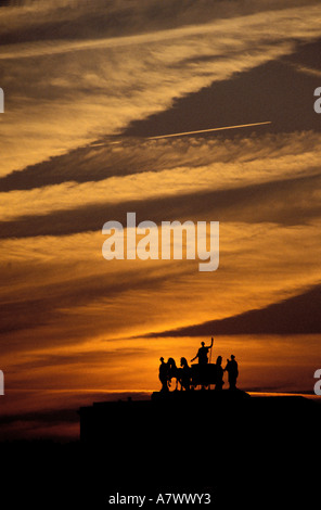 Frankreich, Paris, Sonnenuntergang über dem Karussell-Bogen (Jardin des Tuileries) Stockfoto