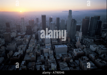USA, California, Los Angeles, Innenstadt (Luftbild) in der Dämmerung Stockfoto