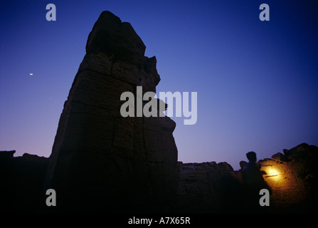 Ägypten, Archäologe in den Tempel von Alexander dem großen, Oase Bahariya, griechisch-römische, Tal der goldenen Mumien Stockfoto