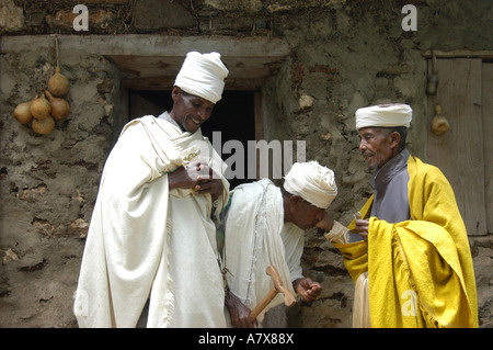 Äthiopien: Bahir Dar, 2 jüngere Mönche Dek Insel auf dem Lake Tana im Kloster Narga Selassie, Stockfoto