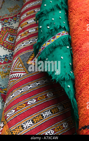 Marokko, Casablanca: Quartier Habous / Nouvelle (neu) Medina gebaut von den Franzosen in den 1930ern, marokkanische Souvenirs, Teppiche Stockfoto