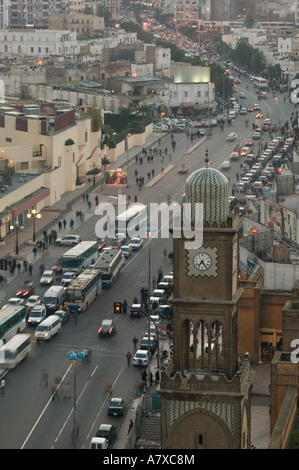 Marokko, Casablanca: Ancienne (alt) Medina, Aerial View der Clock Tower & Avenue des weit Stockfoto