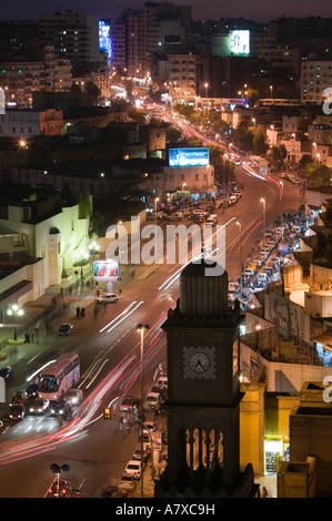 Marokko, Casablanca: Aerial View Avenue des fernen & Ancienne Medina Uhrturm / Abend Stockfoto