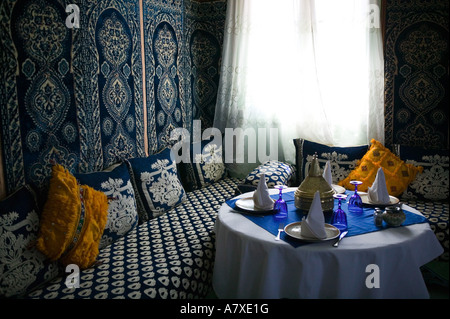 Marokko, Tafilalt, RISSANI: Hotel Kasbah Asmaa, marokkanische Restaurant-Interieur Stockfoto