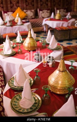 Marokko, Tafilalt, RISSANI: Hotel Kasbah Asmaa, marokkanische Restaurant-Interieur Stockfoto