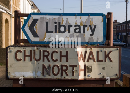 Bibliothek-Straßenschild Stockfoto