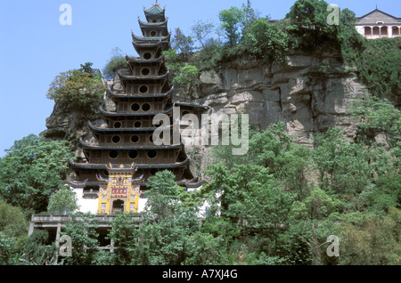 Asien, China. Shibaozhai (Rock Schatz Pagode), aus der Felswand gehauen Stockfoto