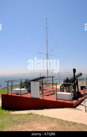 Blick auf die beiden "mittags-Gun" Kanonen auf Lion Akku auf Signal Hill in Cape Town, Südafrika. Stockfoto