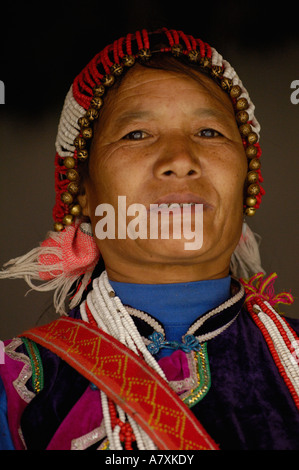 Schwarz Lisu ethnische Minderheit Frau. in der Nähe von Fulong. Nujiang Präfektur. Provinz Yunnan. CHINA Stockfoto