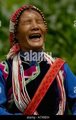 Schwarz Lisu ethnische Minderheit Frau. in der Nähe von Fulong. Nujiang Präfektur. Provinz Yunnan. CHINA Stockfoto