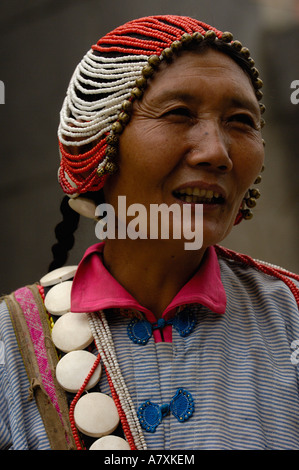 Schwarz Lisu ethnische Minderheit Frau. in der Nähe von Fulong. Nujiang Präfektur. Provinz Yunnan. CHINA Stockfoto