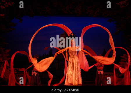 Weiße Hülle Dance.Concert von traditioneller chinesischer Musik und Tanz aus der Tang-Dynastie. Shaanxi Grand Opera House Stockfoto