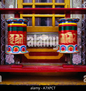 Indien, Sikkim, Pelling. Tibetische Gebetsmühlen im Pemayangtse Kloster Stockfoto